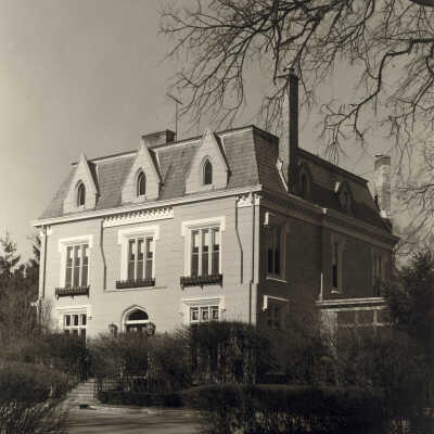888 East Deerpath