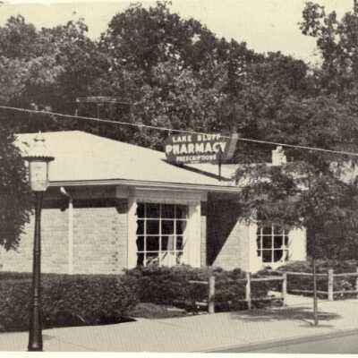 Lake Bluff Pharmacy building