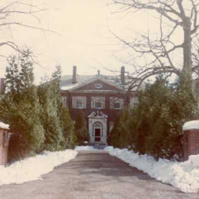965 Deerpath Rd.