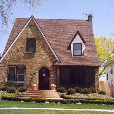 851 Oakwood