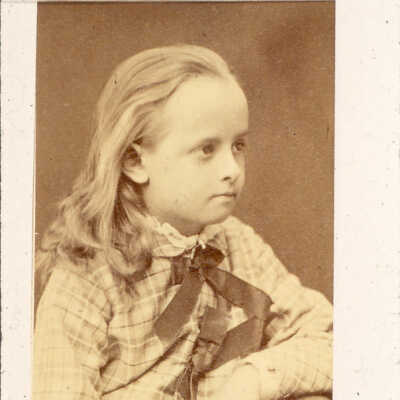Portrait of a girl - probably Grace Farwell
