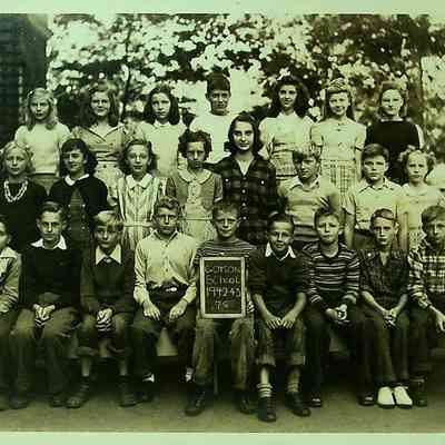 Class Photo of the Gorton School, seventh grade, 1942-43