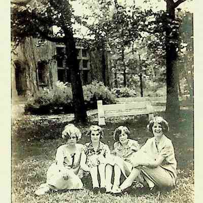 Unidentified photo