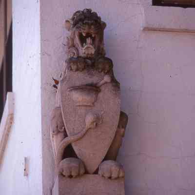 Lion with Mortal and Pestle