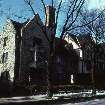 255 E. Illinois Road