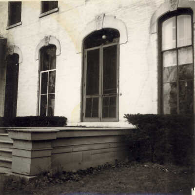 Quinlan home (Evergreens) entrance