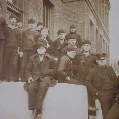 Portrait of 14 sailors