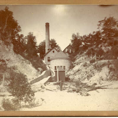 Building between bluffs