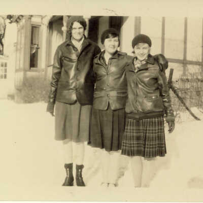 Girl friends of Dorothy Gleiser