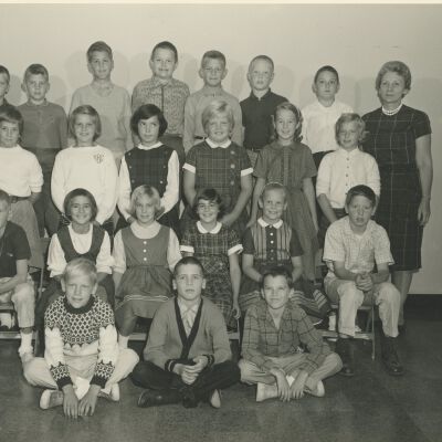 Everett and Deerpath School class photograph
