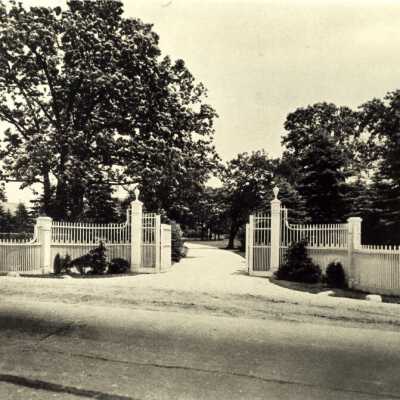 Longmeadow entrance gates
