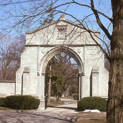 Lake Forest Cemetery gate