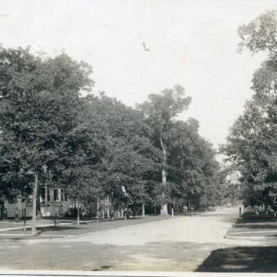 Winnetka or Kenilworth street scene