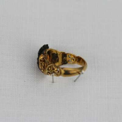 1982.108_ring_back_angle