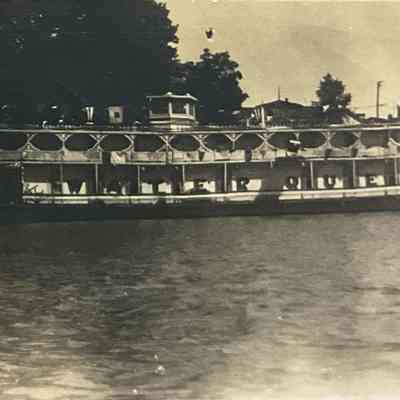 “Water Queen” Steamboat