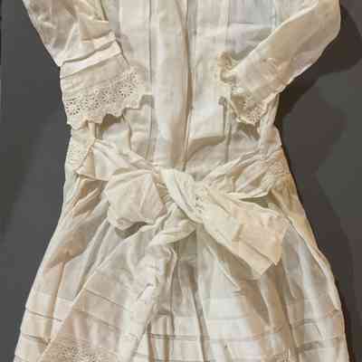 Girl’s cream dress