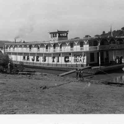 Majestic Showboat