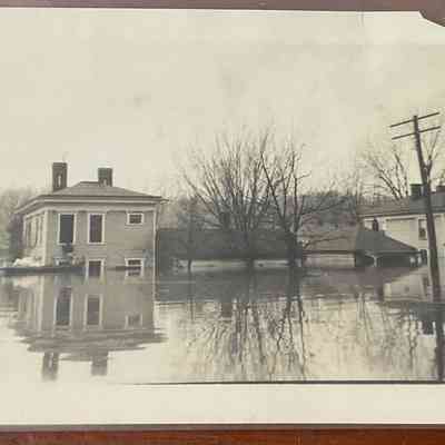 1937 Flood - Flemings Moving from Railroad Street