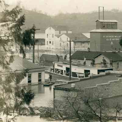 1913 Flood - Corner of Mulberry and Broadway