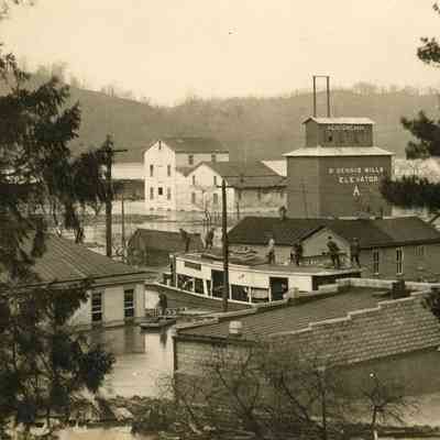 1913 Flood - Corner of Mulberry and Broadway