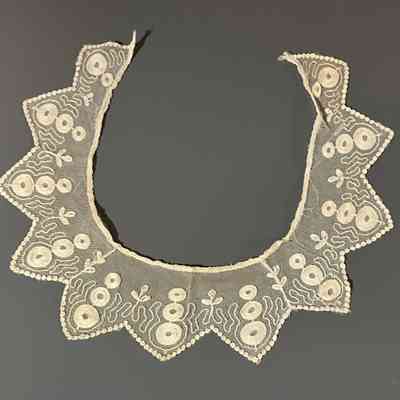 Mesh neckline collar