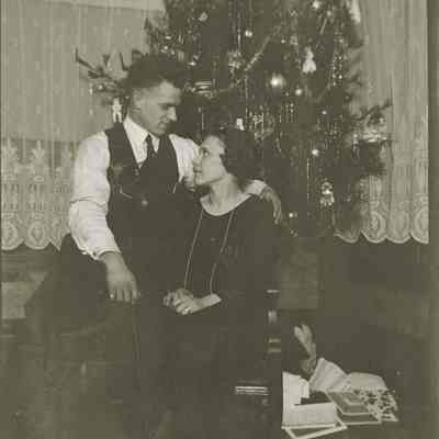 Frank Robinson Burrows and Clara Viola Weisheit Burrows (I think)