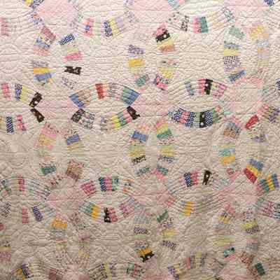 Double Wedding Ring Quilt