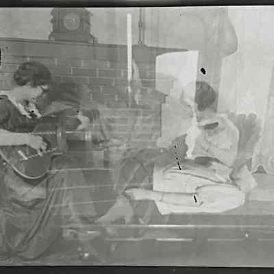 Clara Playing Guitar: Clara Weisheit, Daisy Malone