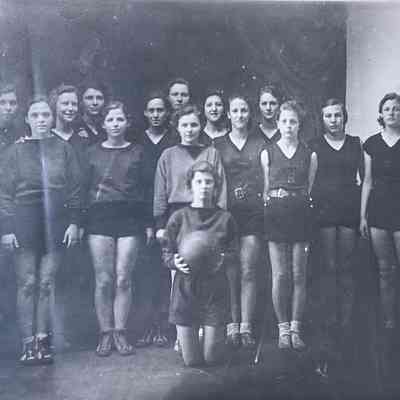 Ravenswood High School girls basketball team 1932