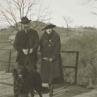 E. R. "Buzz" and Edna McGugin, Jeff the dog