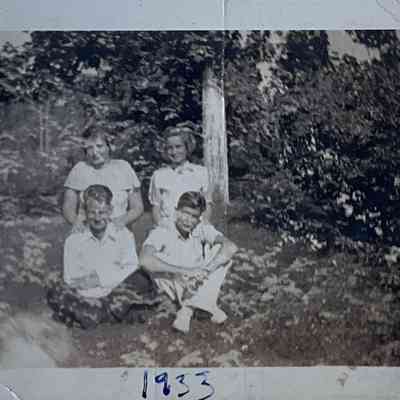 4 Unidentified People, 1933