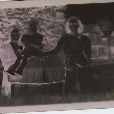 Harriet Whetstone, little Patricia, and Donaldeen Whetstone