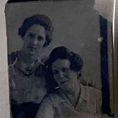 2 Unidentified Woman, 1920-30