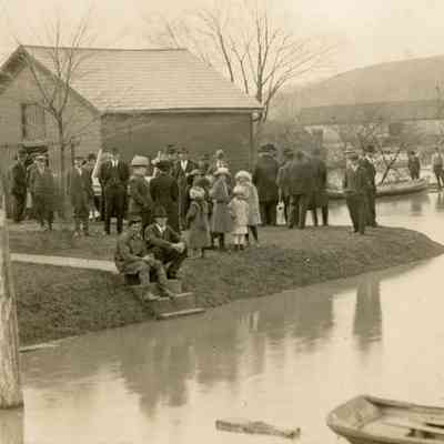 Flood of 1913 Gathering in Yard