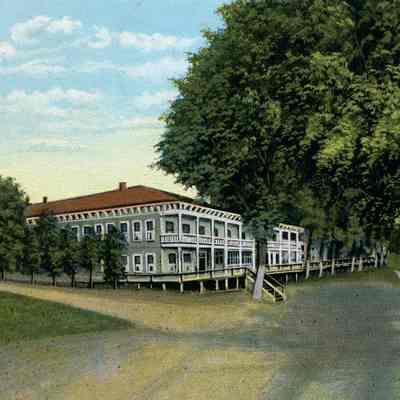 Ravenswood House