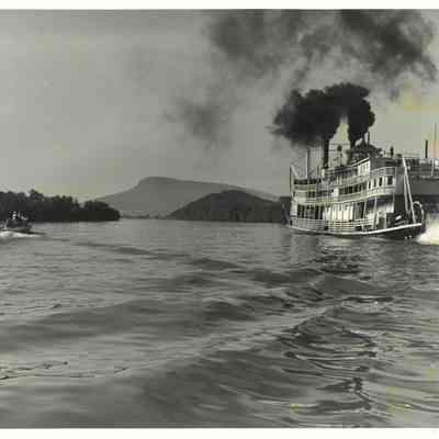 Golden Eagle steamboat rounding Moccasin Bend