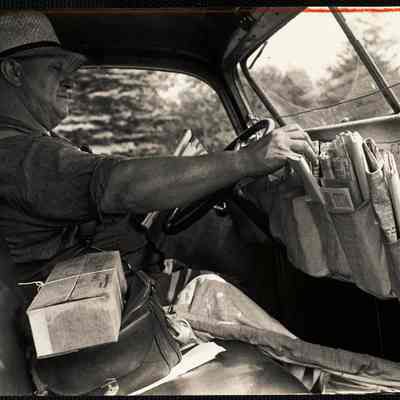 Hanna doesn't even have to take his eyes off the road - just feels for the mail
