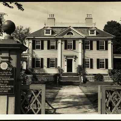 Home of Henry Wadsworth Longfellow. Cambridge, Mass