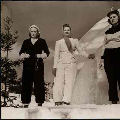 L to R: Sunny Conlin, Omaha, Nebraska; Eleanor Crowchett, Hopedale, Massachusetts; the Queen