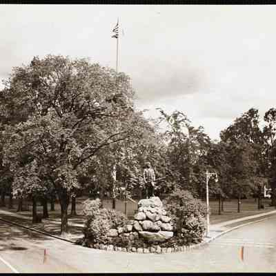 Lexington Minute Man in Lexington battle ground near second lamp post (right) is marker of line of the minute men.