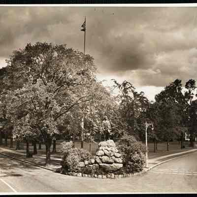 Lexington Minute Man in Lexington battle ground near second lamp post (right) is marker of line of the minute men.