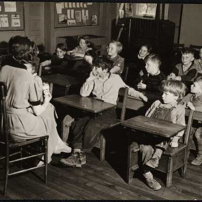Children Crusade - Bennington, VT teacher, Miss Smith telling children about the crusade - South District School Arlington-