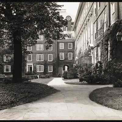 Lowell House yard