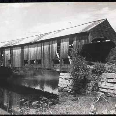 Old covered bridge over Saco River, M.E.
