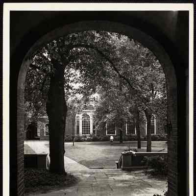 Lowell House yard. One of the famous old buildings of the Harvard College group 9/3/36