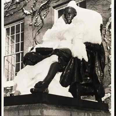Statue of John Harvard - Harvard University - Cambridge, Mass