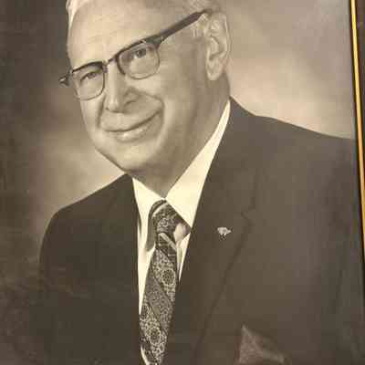 W.Verne Snyder: 83.19.2b photograph in wood frames 20 x 24 W. Verne Snyder