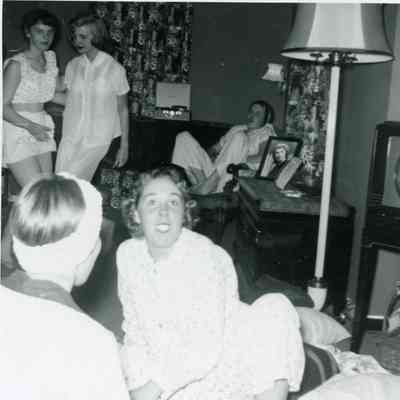 Pat Bingel, Joan Worden, Mona Rippee (back); Pat Stewart, Kay Galaby (front)