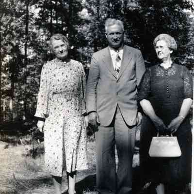1937