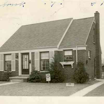 1025 Meadowbrook Dr., Inkster
